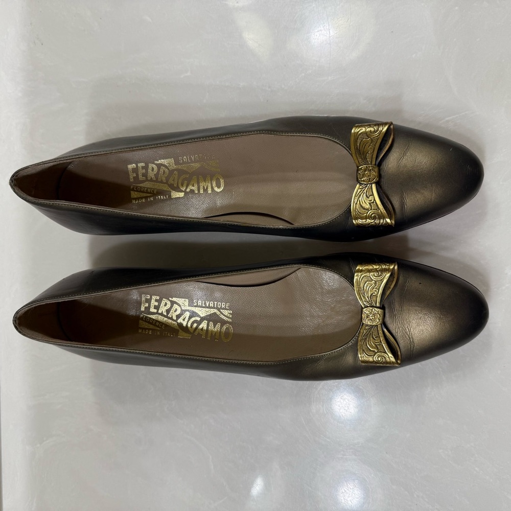 Vintage Ferragamo olive leather and brass ballet flats